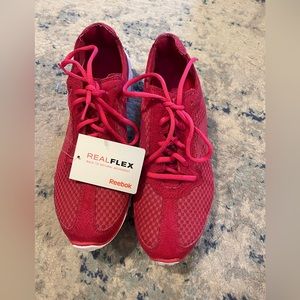 Size 8 Reebok Real Flex Red Shows - NEW W/ Tags